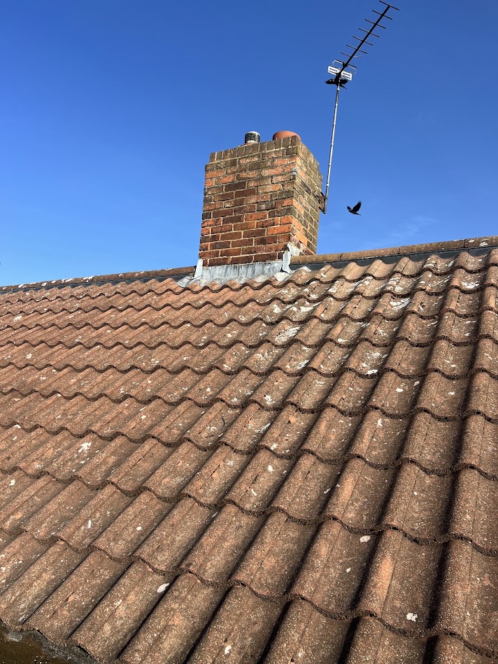 Old television aerial on brick chimney before Starlink installation